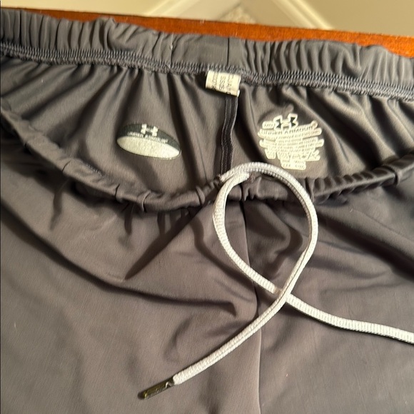 Under Armour Gray, lightweight 100% Polyester Joggers, Size Medium Preowned - Picture 4 of 10